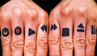 Knuckle tattoos, czyli tatuaże na kostkach (dłoni)